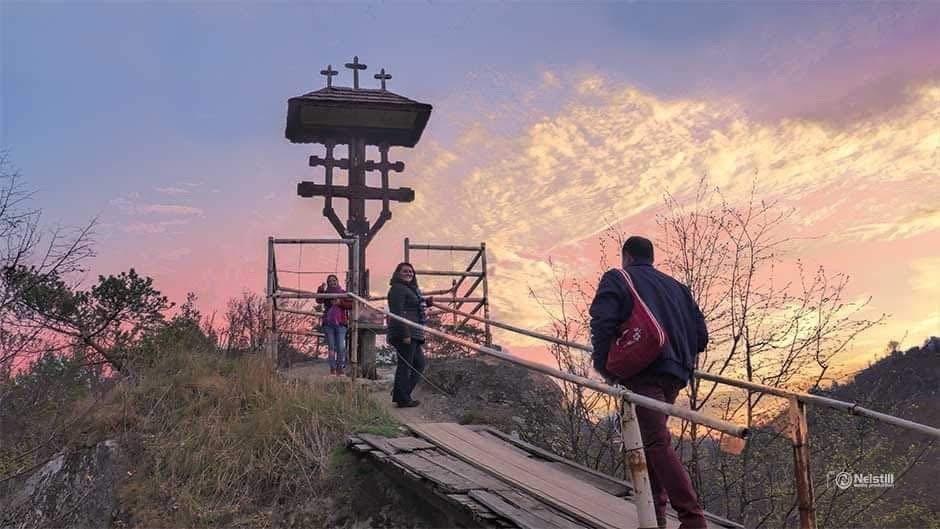 Pelerinaj la Triunghiul energetic al Mănăstirilor rupestre din Argeș
